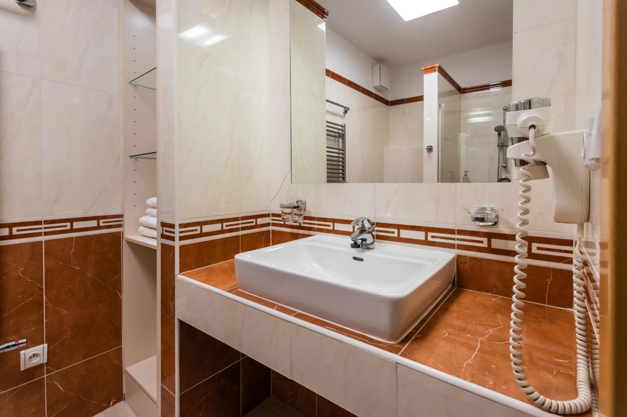 Lazensky A Wellness Hotel Nivamare ลูฮาโชวิตเซอ ภายนอก รูปภาพ