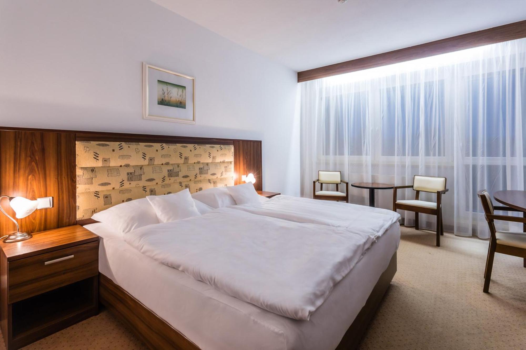 Lazensky A Wellness Hotel Nivamare ลูฮาโชวิตเซอ ภายนอก รูปภาพ
