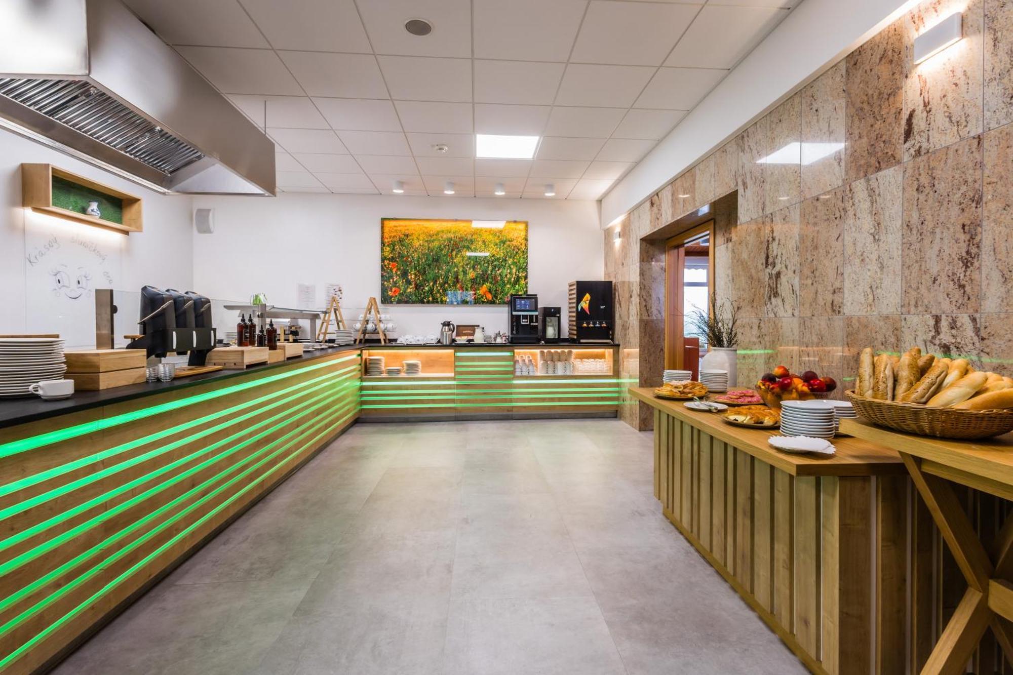 Lazensky A Wellness Hotel Nivamare ลูฮาโชวิตเซอ ภายนอก รูปภาพ